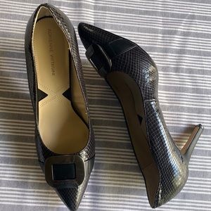 Classy snake print pump